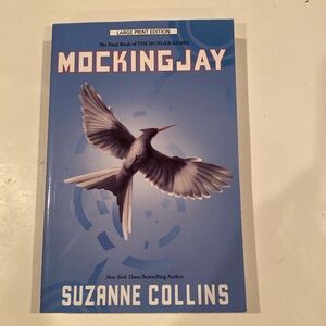 “Mocking Jay,” the third book of the Hunger Games. Paperback. LARGE PRINT